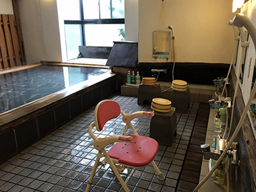 本館1階大浴場　シャワーチェア